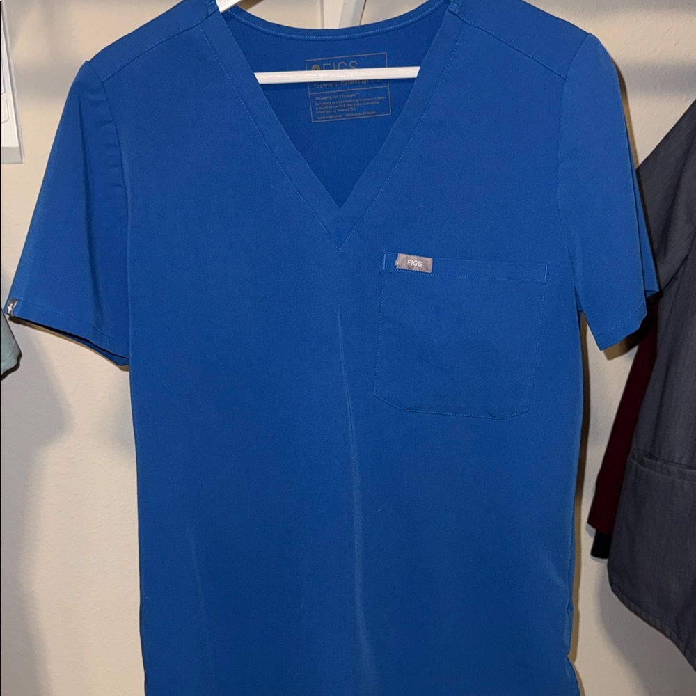 Figs women’s scrubs set